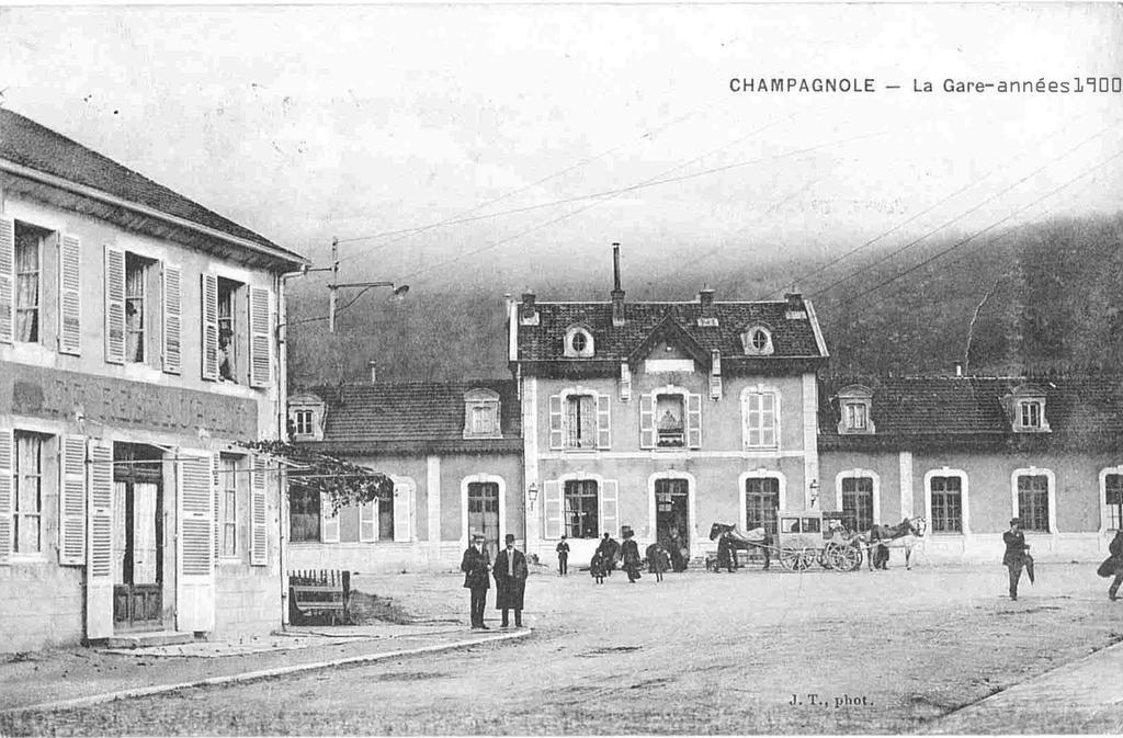 Cafe Hotel De La Gare Champagnole Exterior foto
