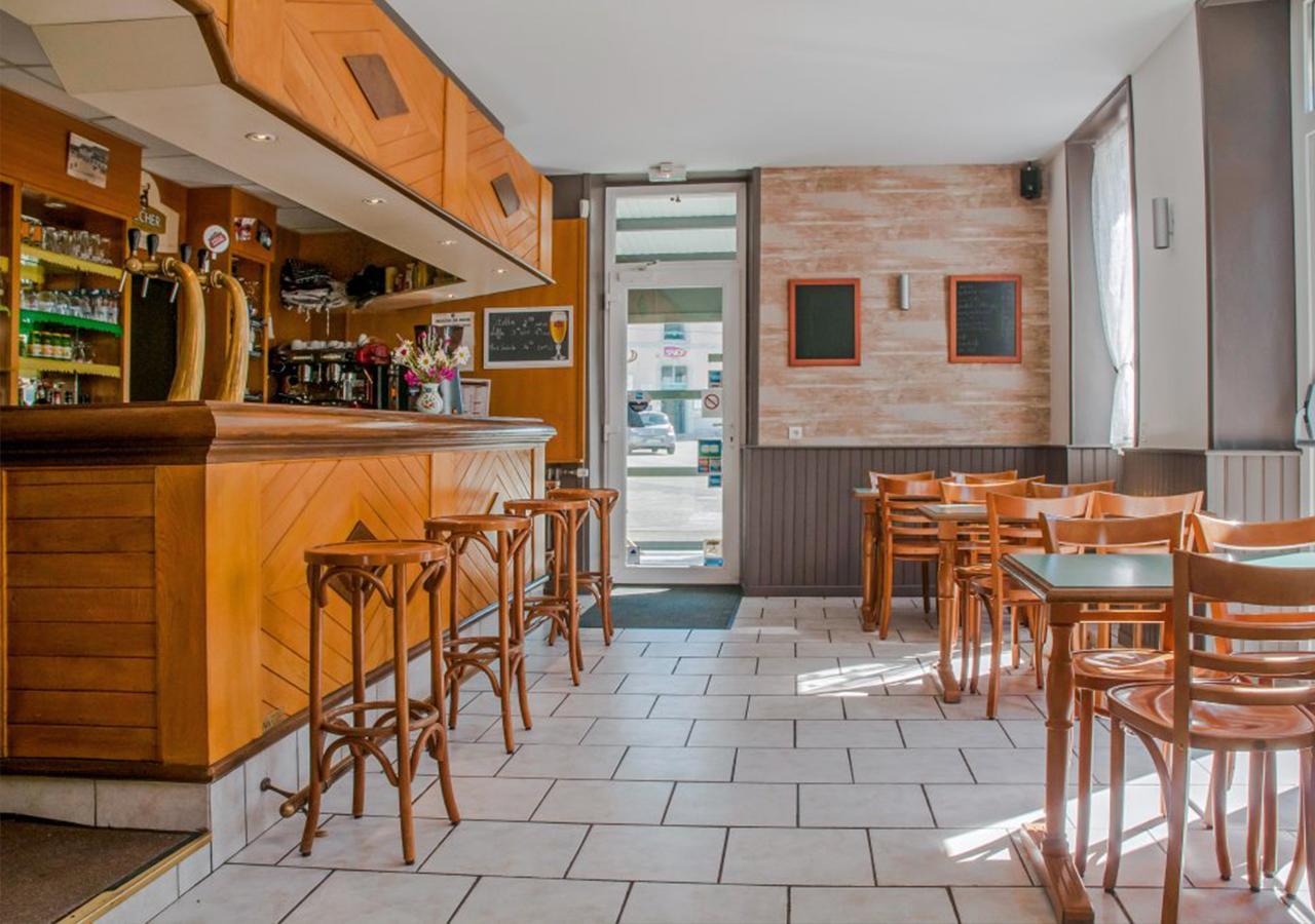 Cafe Hotel De La Gare Champagnole Exterior foto